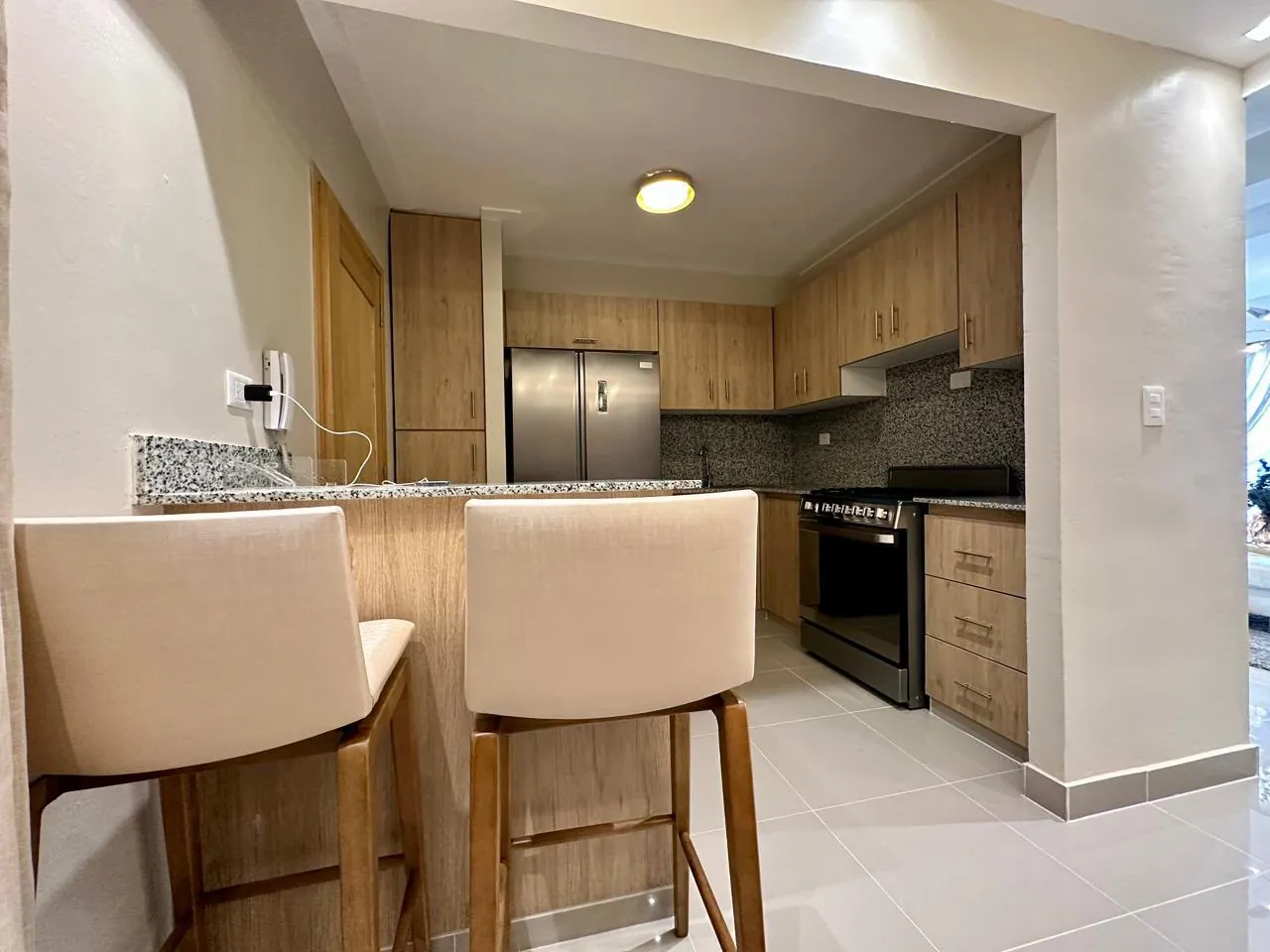 Apartamento en Venta en Autopista San Isidro, Santo Domingo Este — 3 Hab con Terraza
