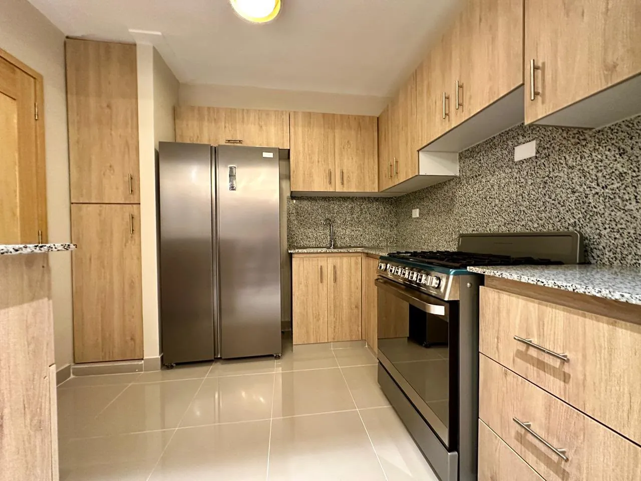 Apartamento en Venta en Autopista San Isidro, Santo Domingo Este — 3 Hab con Terraza — foto 3