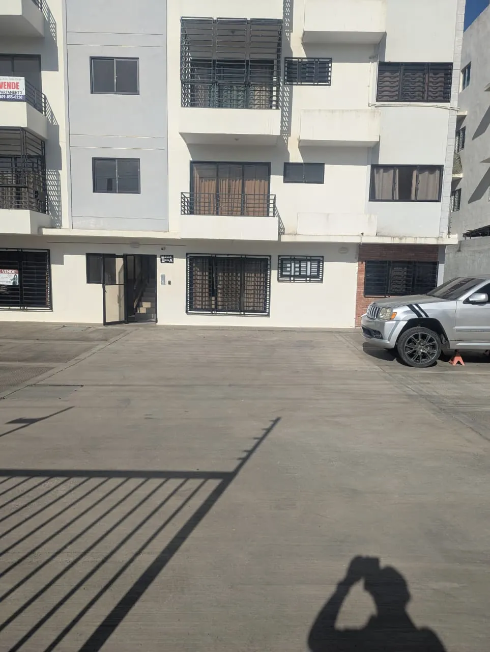 Apartamento en Venta en La Ureña, Santo Domingo Este — 3 Hab en 1er Nivel