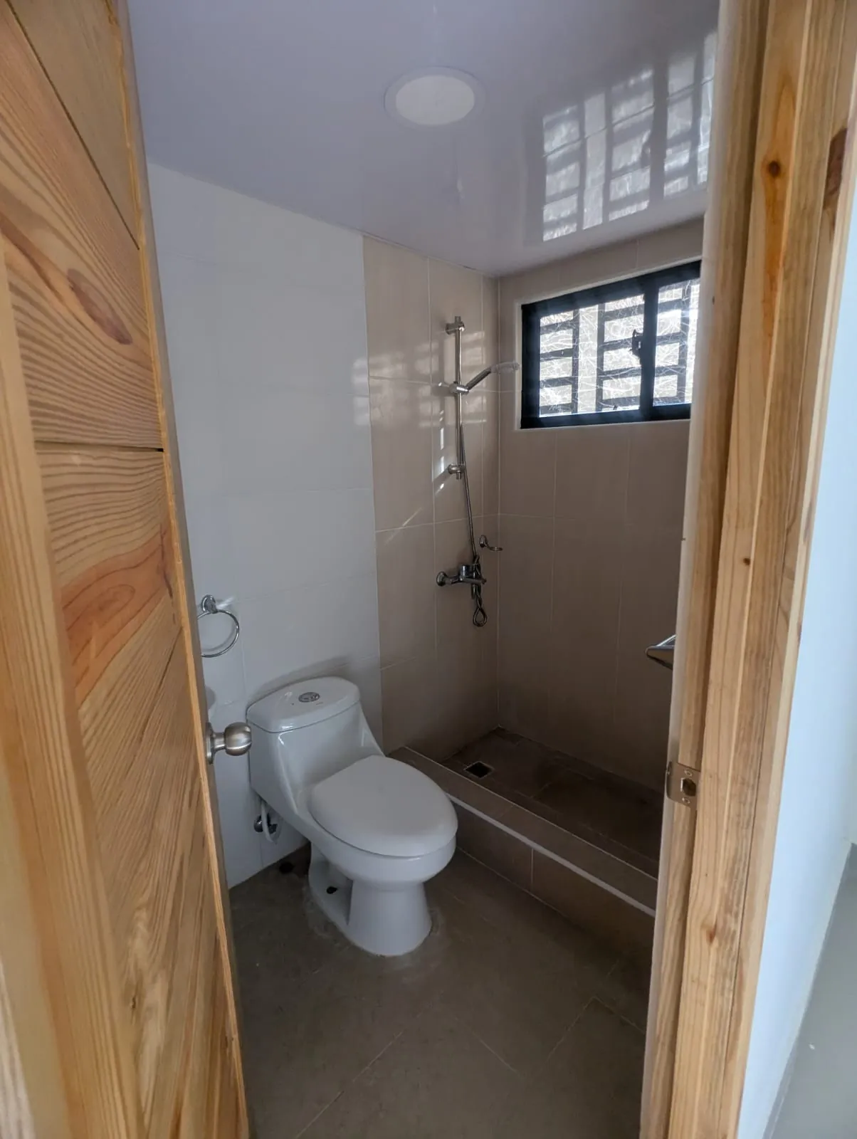 Apartamento en Venta en La Ureña, Santo Domingo Este — 3 Hab en 1er Nivel — foto 10