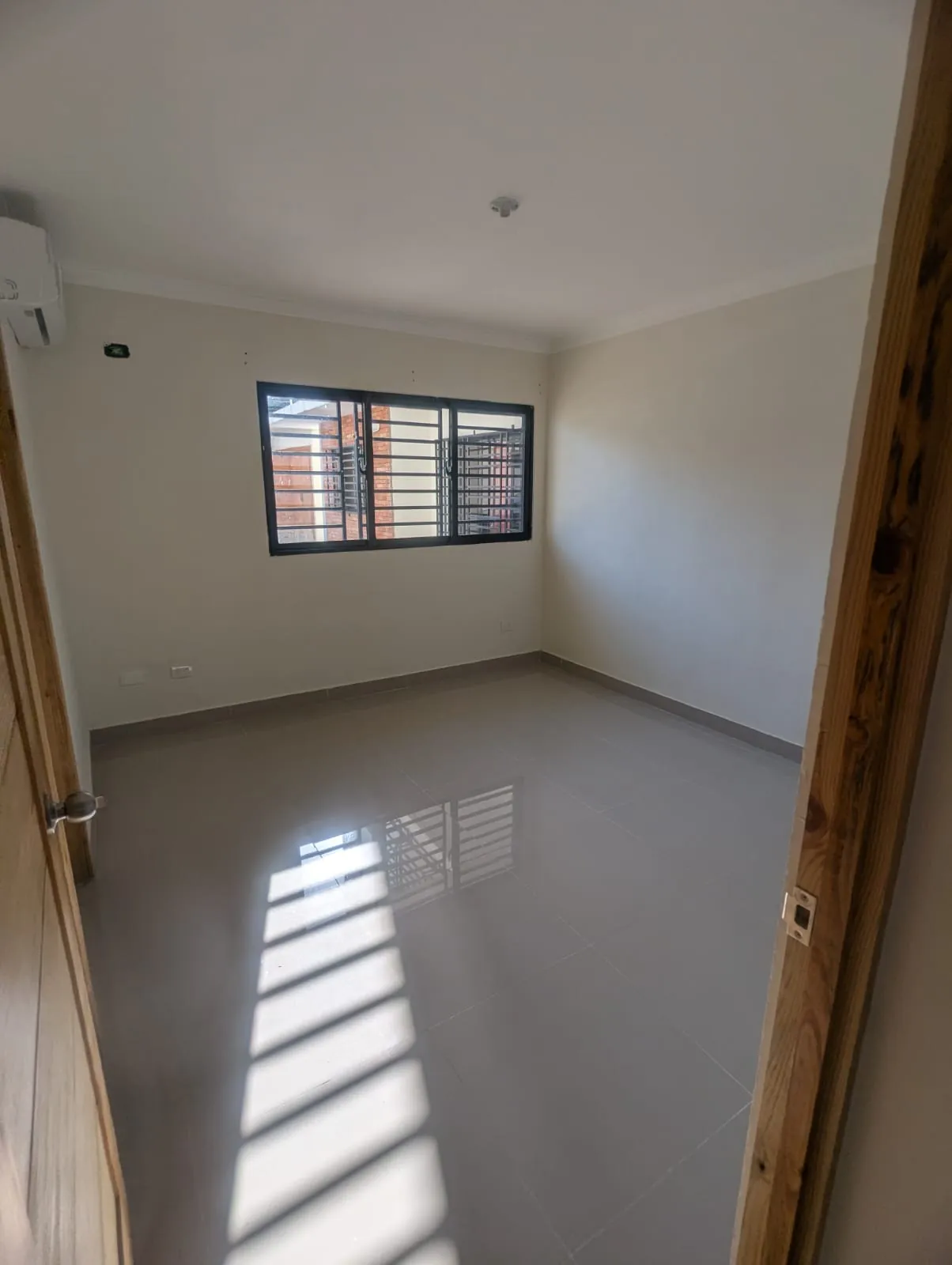 Apartamento en Venta en La Ureña, Santo Domingo Este — 3 Hab en 1er Nivel — foto 7