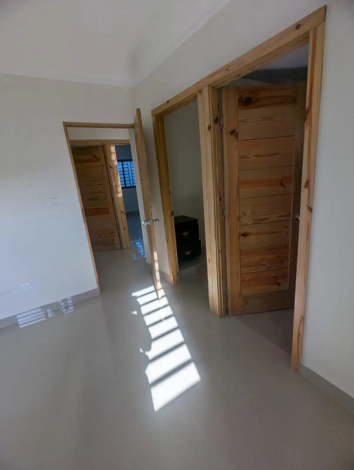 Apartamento en Venta en La Ureña, Santo Domingo Este — 3 Hab en 1er Nivel — foto 9