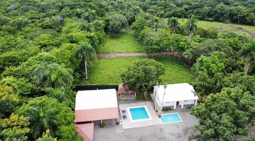 Villa en Venta cerca de Bayaguana — 4 Hab, Amueblada, Doble Piscina — foto 2