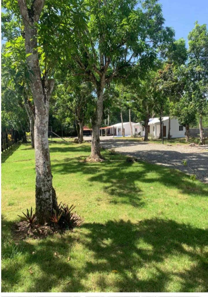 Villa en Venta cerca de Bayaguana — 4 Hab, Amueblada, Doble Piscina — foto 3