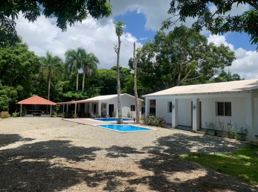 Villa en Venta cerca de Bayaguana — 4 Hab, Amueblada, Doble Piscina — foto 4