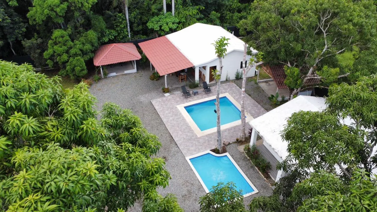Villa en Venta cerca de Bayaguana — 4 Hab, Amueblada, Doble Piscina — foto 6