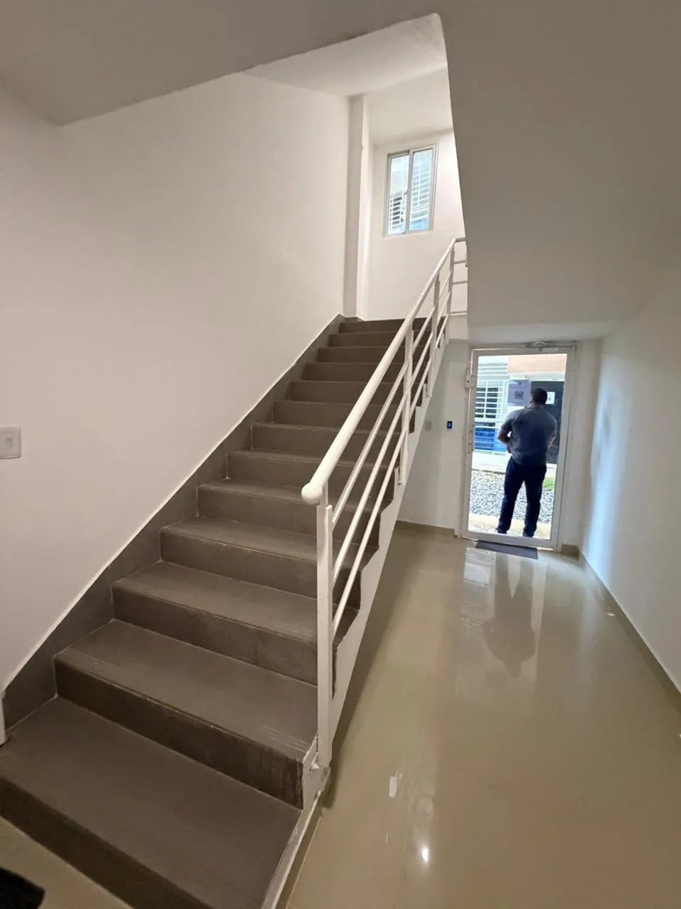 Apartamento Amueblado en Venta en Autopista San Isidro — 3 Hab, Villa Oriental — foto 2