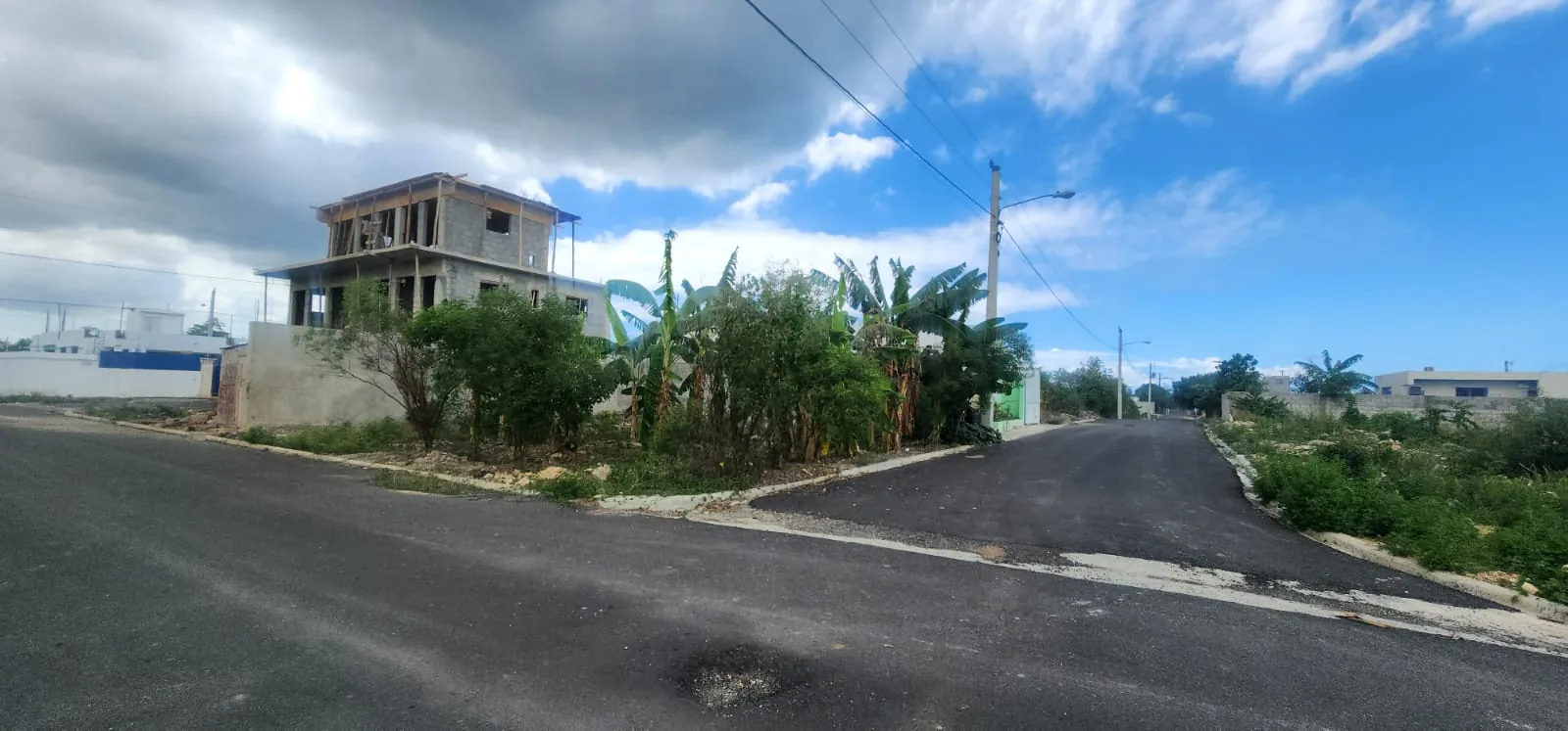 Solar de Esquina en Venta en la Av. Ecológica, Santo Domingo Este