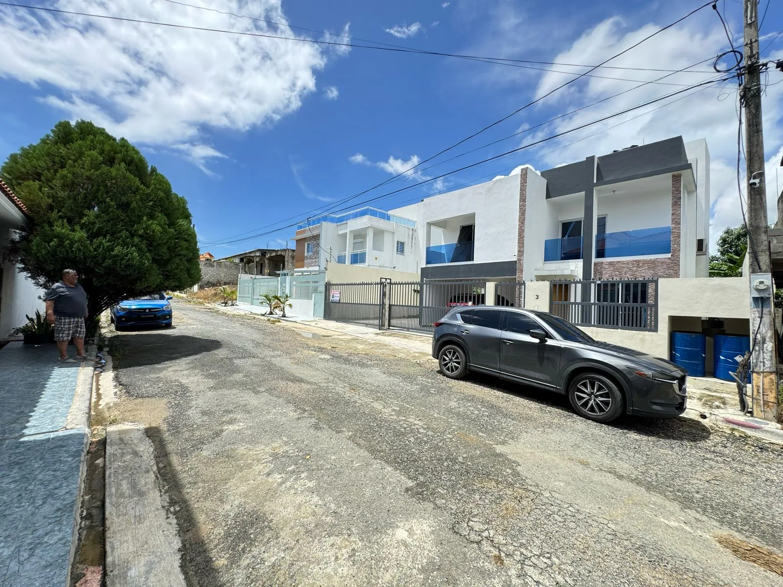 Casa Nueva en Venta en Av. República de Colombia, Santo Domingo — 3 Hab, 4 Baños — foto 2