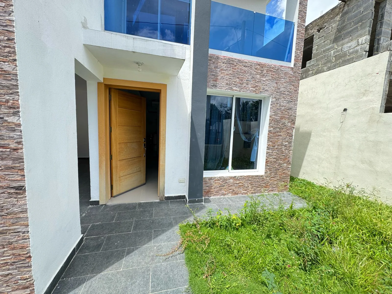 Casa Nueva en Venta en Av. República de Colombia, Santo Domingo — 3 Hab, 4 Baños — foto 3