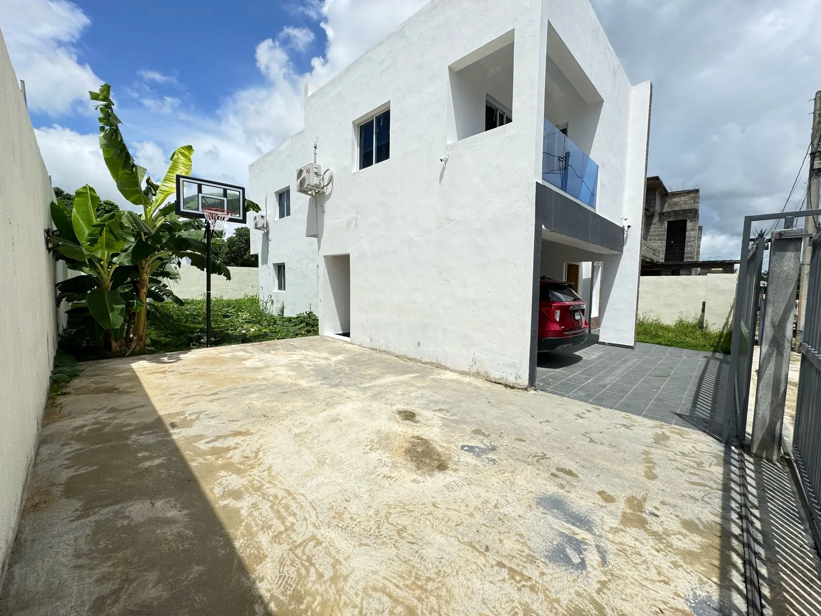 Casa Nueva en Venta en Av. República de Colombia, Santo Domingo — 3 Hab, 4 Baños — foto 5