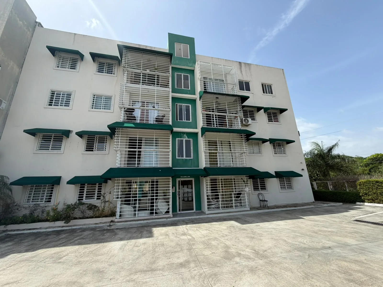 Apartamento en Venta en Carretera Mella, Santo Domingo Este — 3 Hab con Terraza