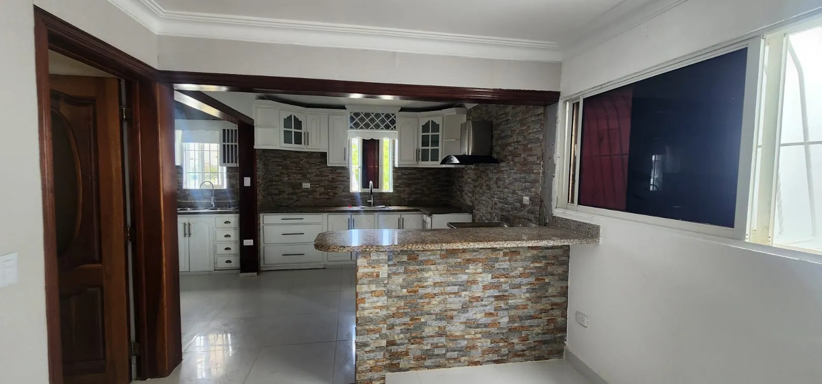Casa en Venta en Av. Ecológica, Santo Domingo Este — 3 Niveles, 3 Hab con Terraza