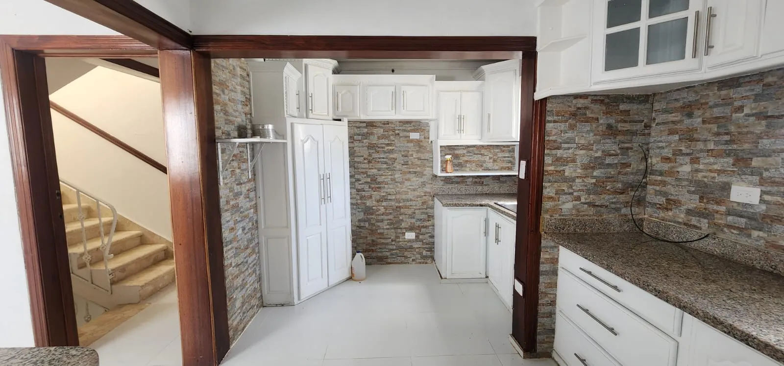 Casa en Venta en Av. Ecológica, Santo Domingo Este — 3 Niveles, 3 Hab con Terraza — foto 2
