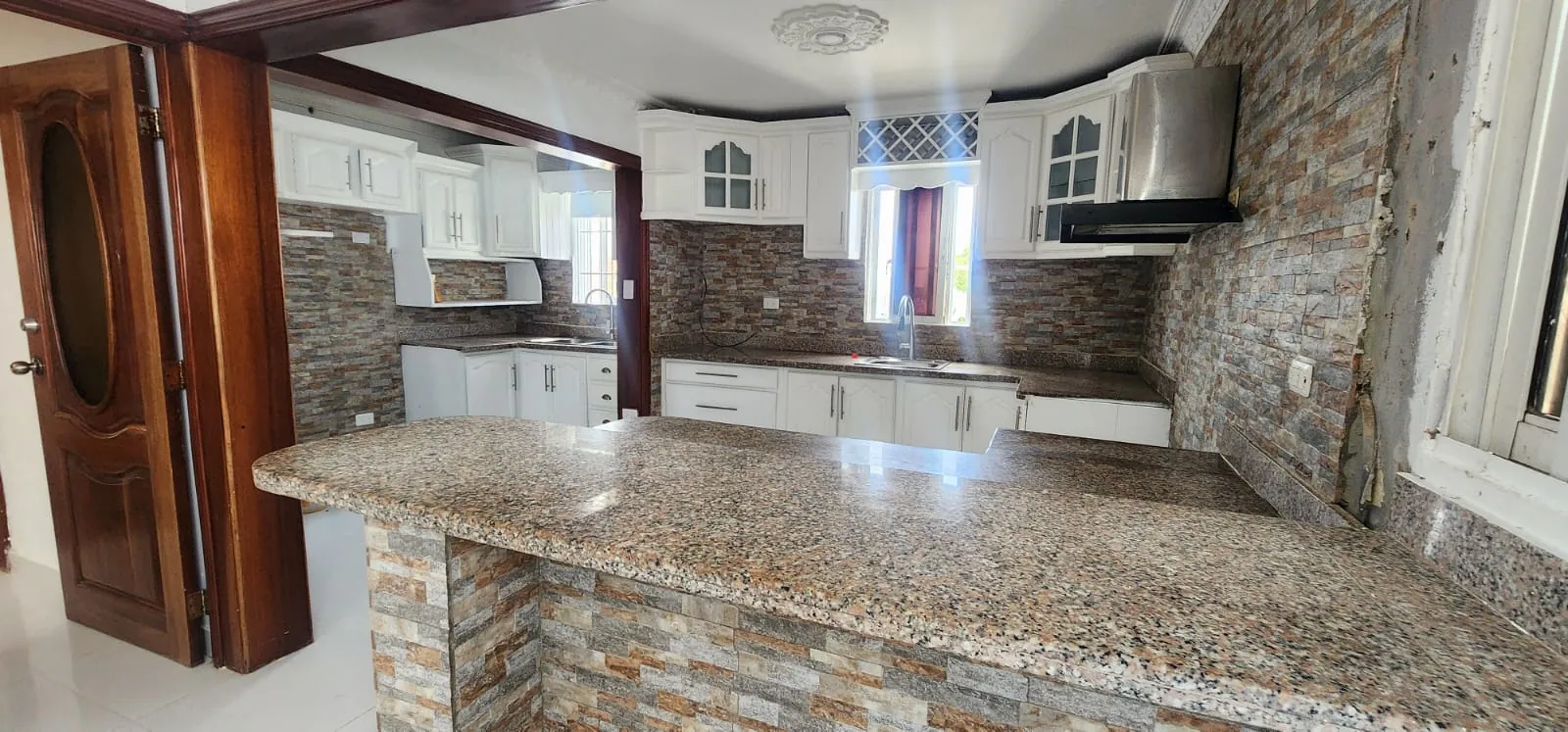 Casa en Venta en Av. Ecológica, Santo Domingo Este — 3 Niveles, 3 Hab con Terraza — foto 3