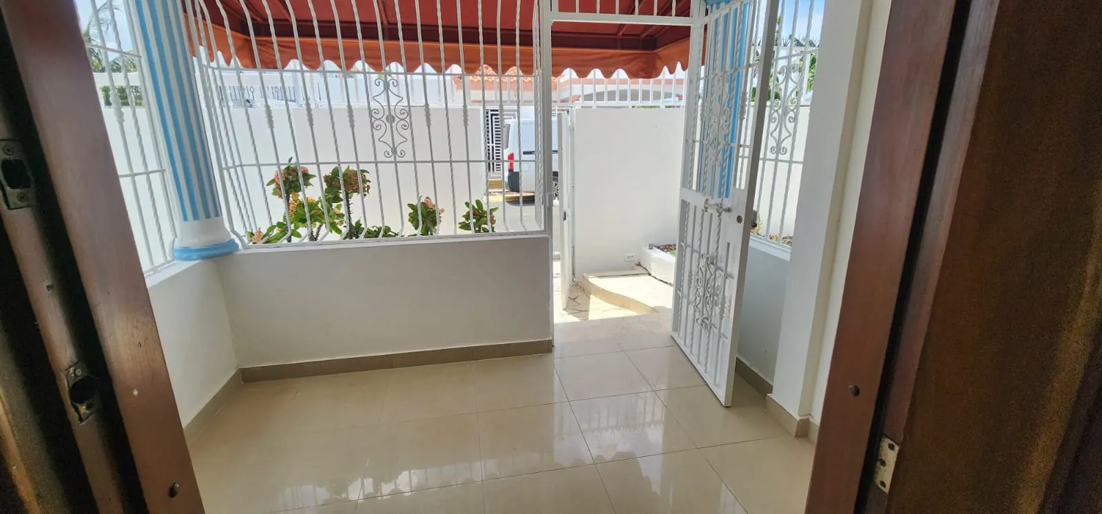 Casa en Venta en Av. Ecológica, Santo Domingo Este — 3 Niveles, 3 Hab con Terraza — foto 8